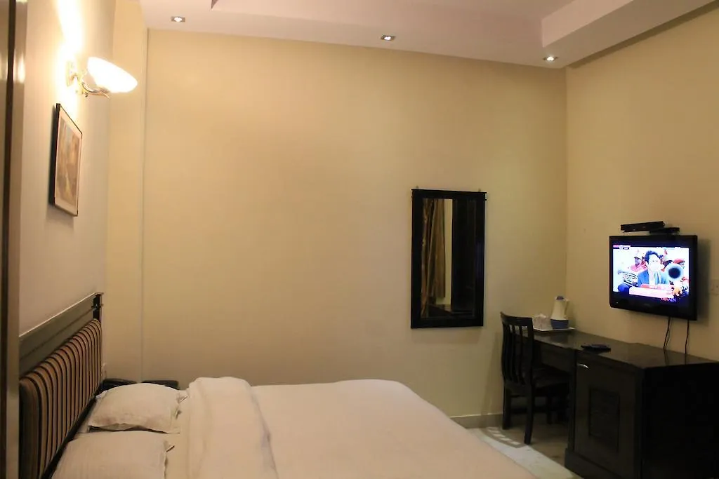 Hotel O Grand Central Дели