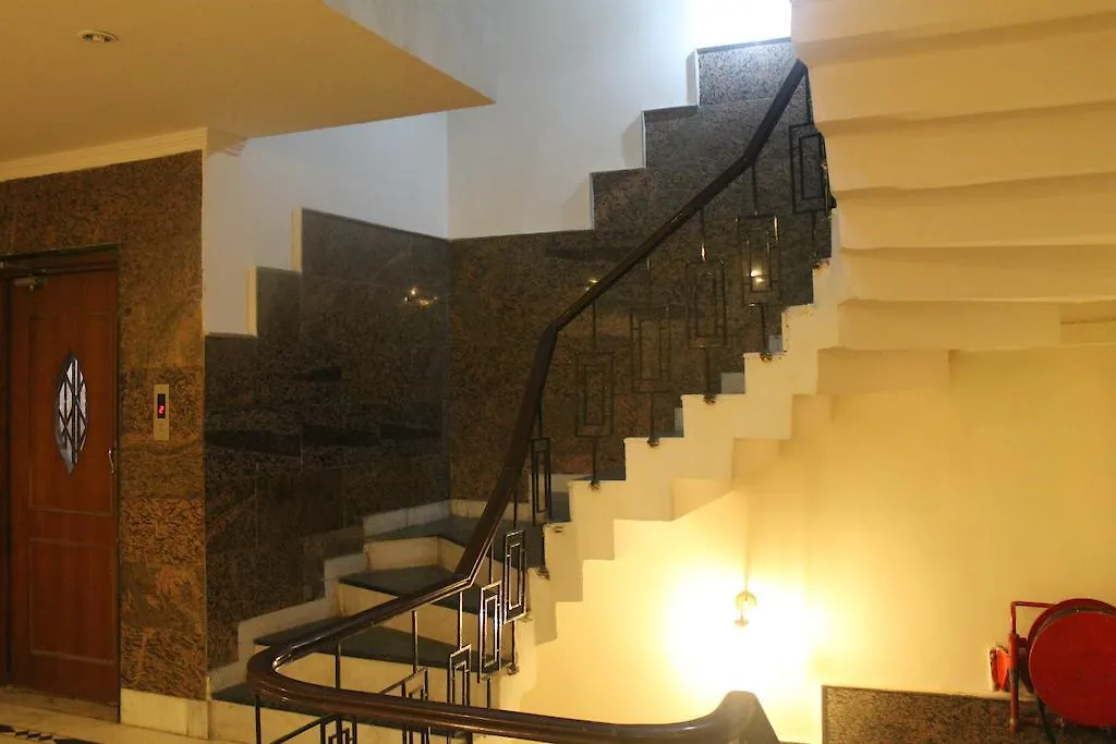 Hotel O Grand Central Дели 3*,