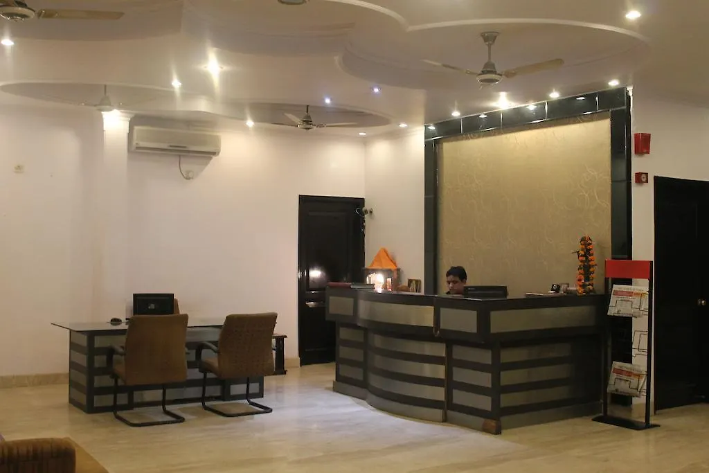 Hotel O Grand Central Дели