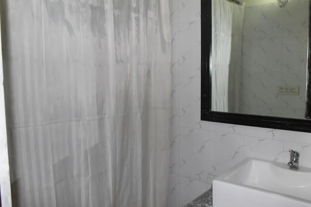 Hotel O Grand Central Дели