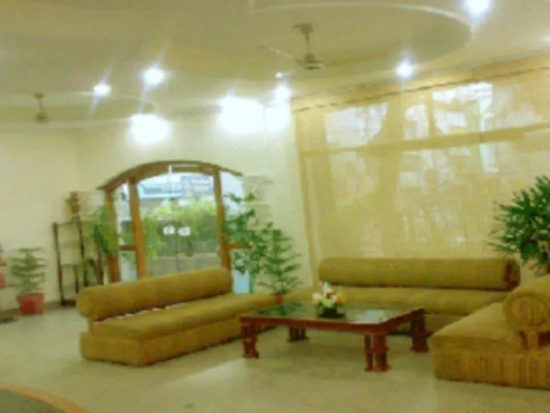Hotel O Grand Central Дели 3*,