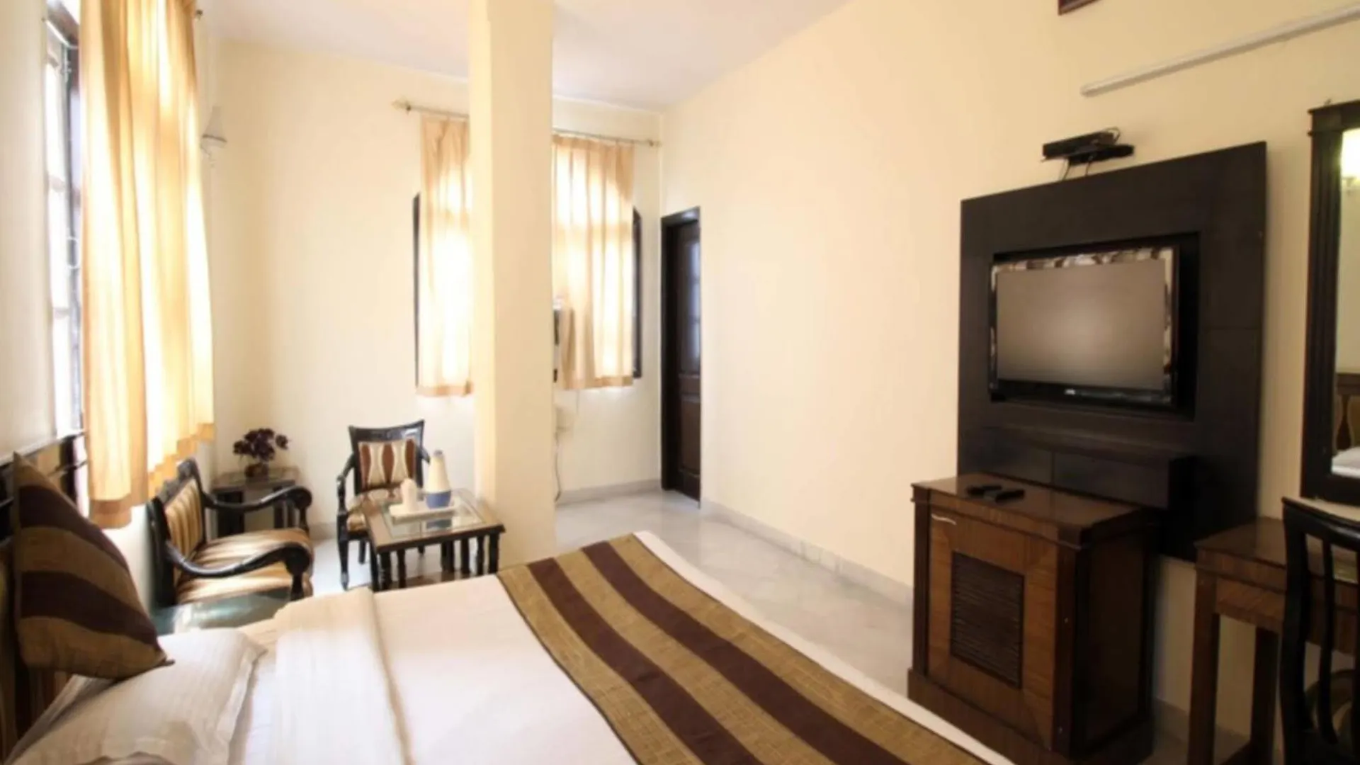 Hotel O Grand Central Дели Индия